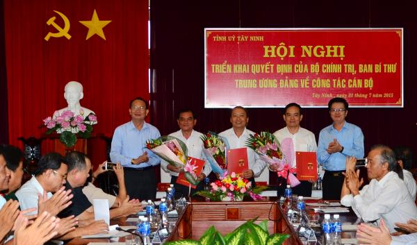 Bộ Chính trị: Chuẩn y đồng chí Trần Lưu Quang giữ chức Bí thư Tỉnh uỷ Tây Ninh. Điều động, phân công đồng chí Võ Văn Phuông giữ chức Phó trưởng Ban Tuyên giáo Trung ương